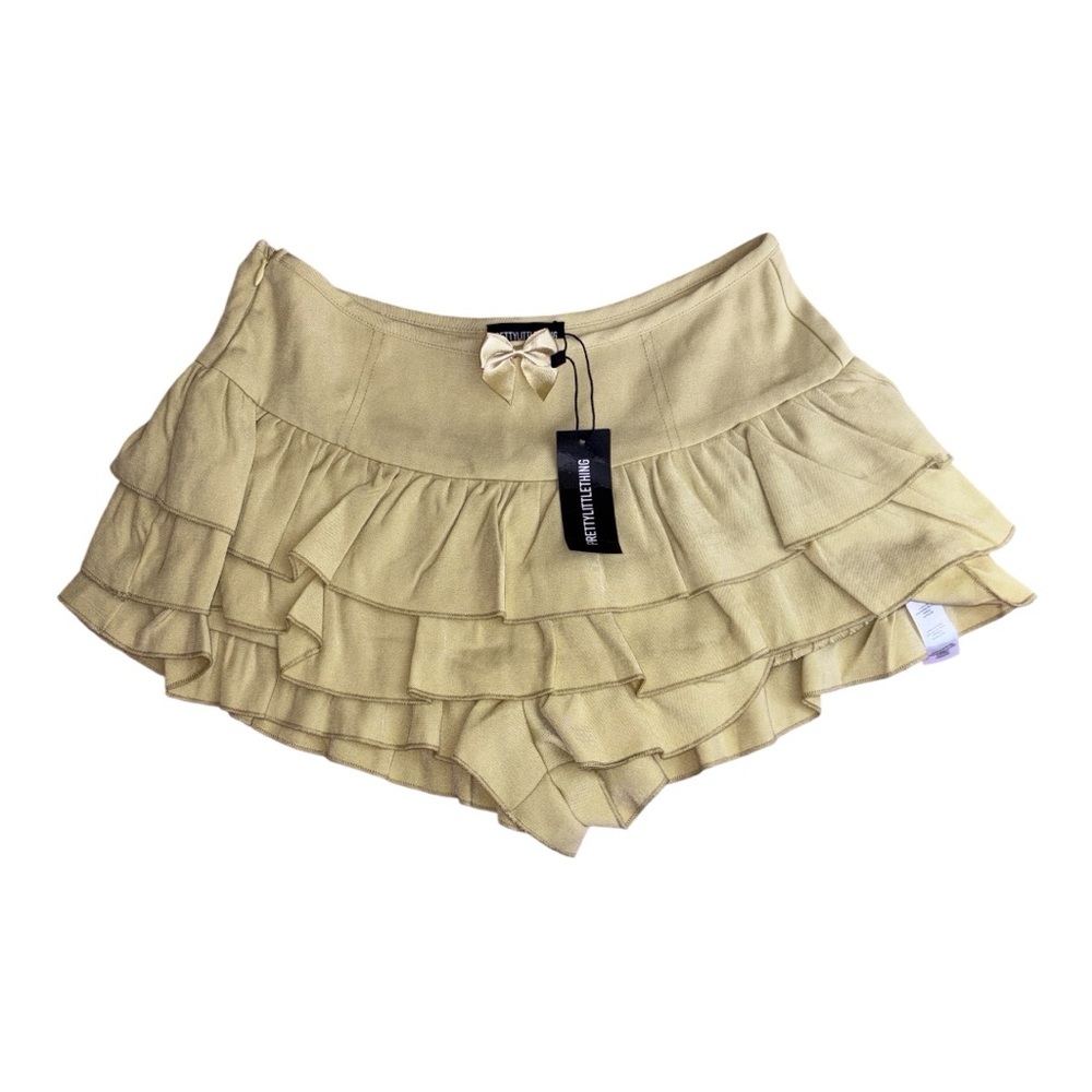 NWT Pretty Little Thing Bow Detail Tailored Frilly Bloomers Size 2. (67)